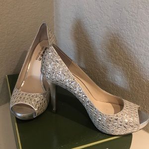 LIKE NEW - Peeptoe Metallic Pump
